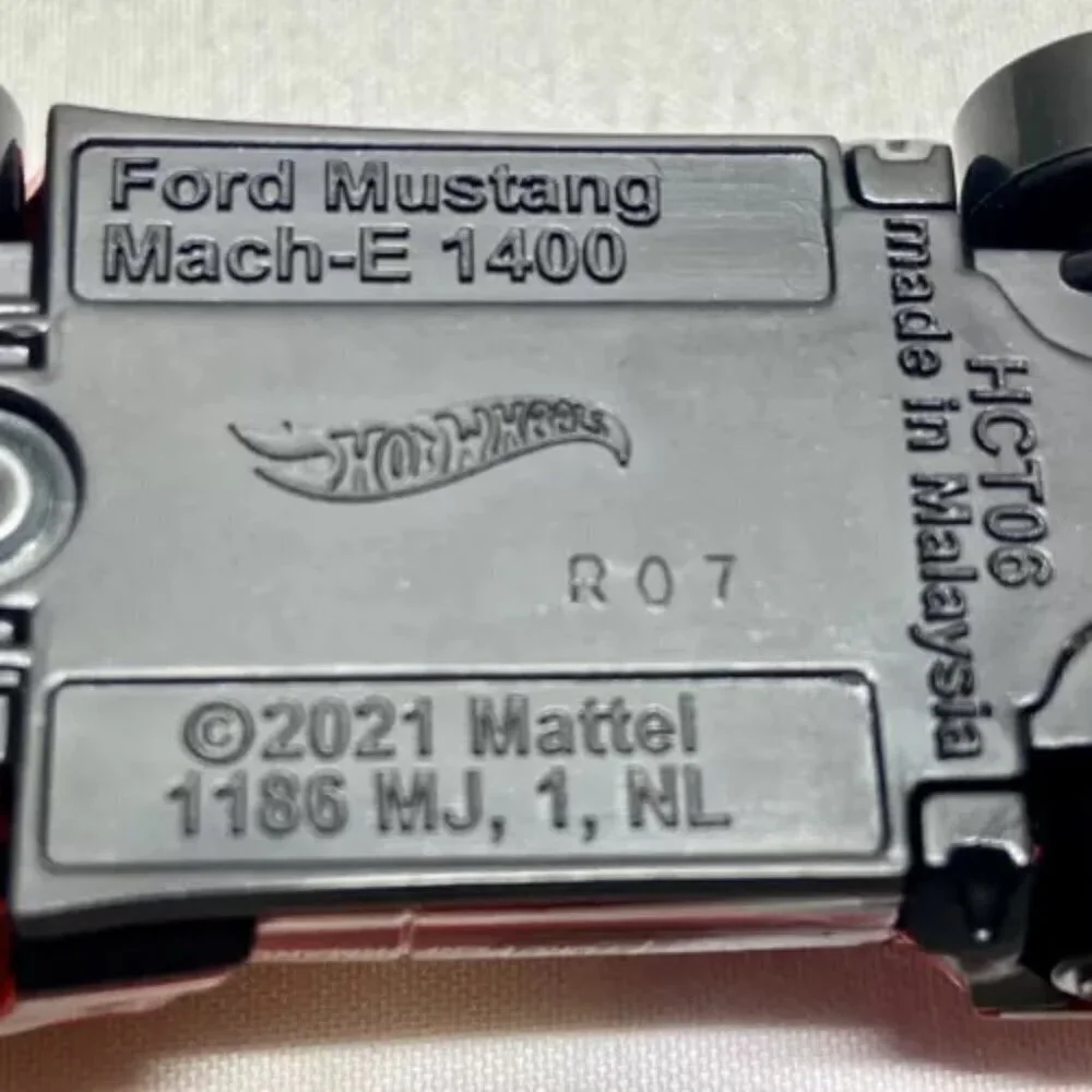 Hot Wheels Ford Mustang Mach-E 1400 Lot 2 Loose 1:64‎ HW Cars Red White Die-cast